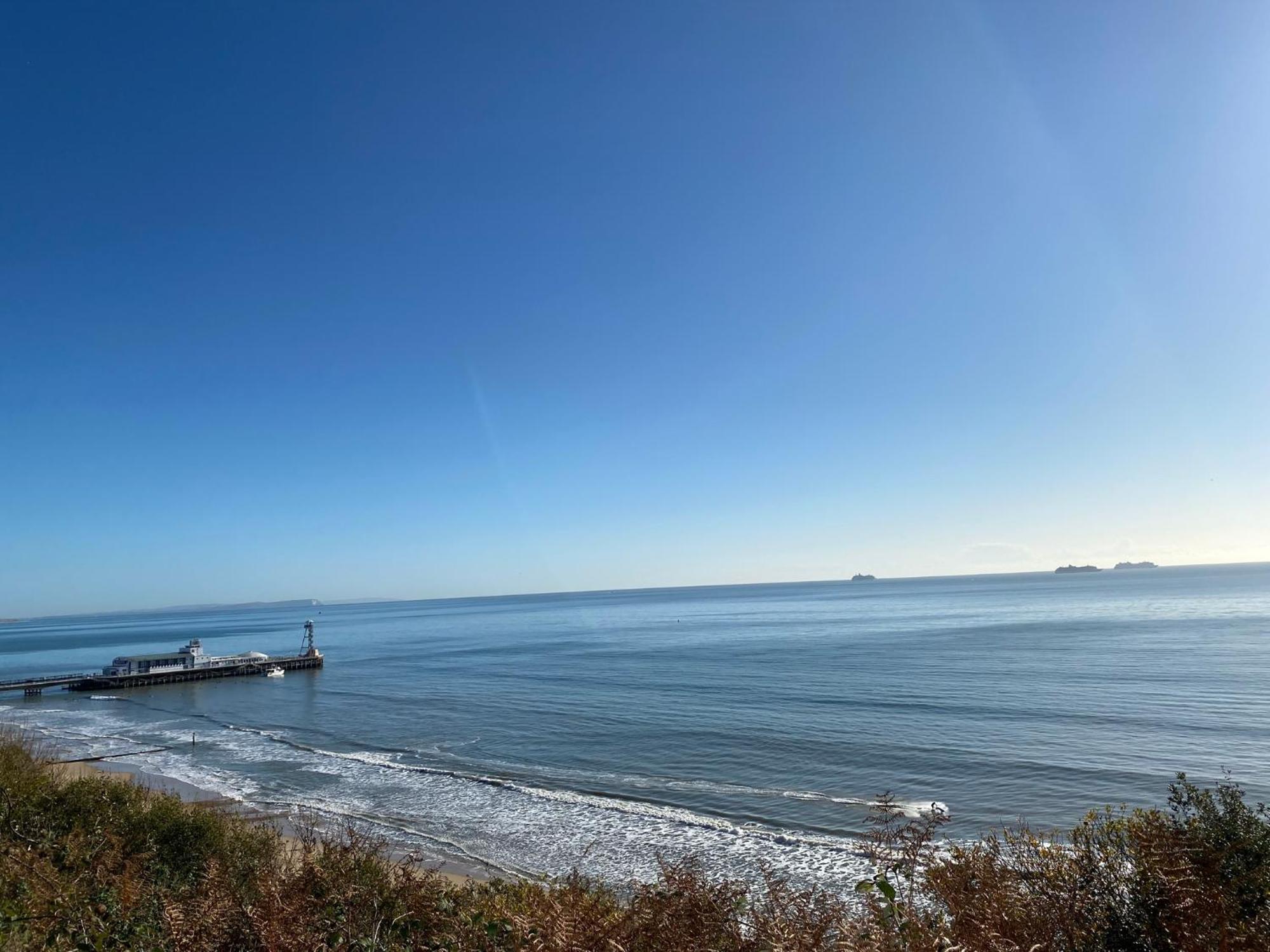 Beachside Retreat 3 Bedroom 3 Bathroom Seaside With Parking Bournemouth