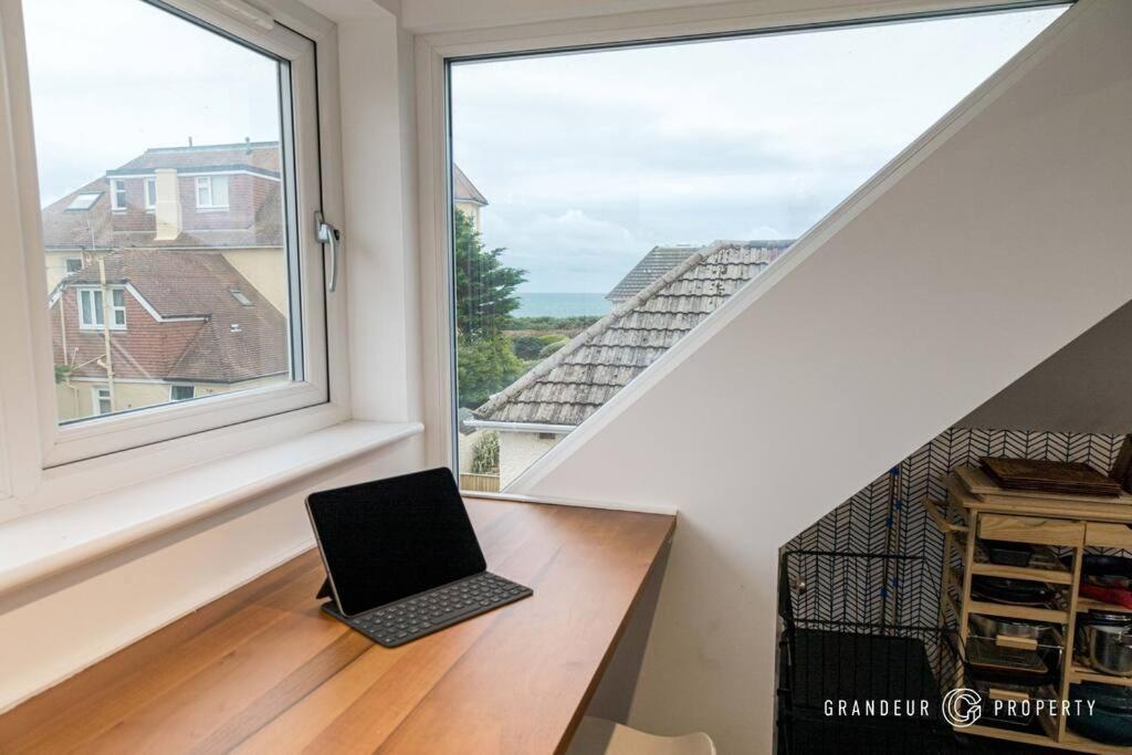 Azure House By Grandeur * Bournemouth