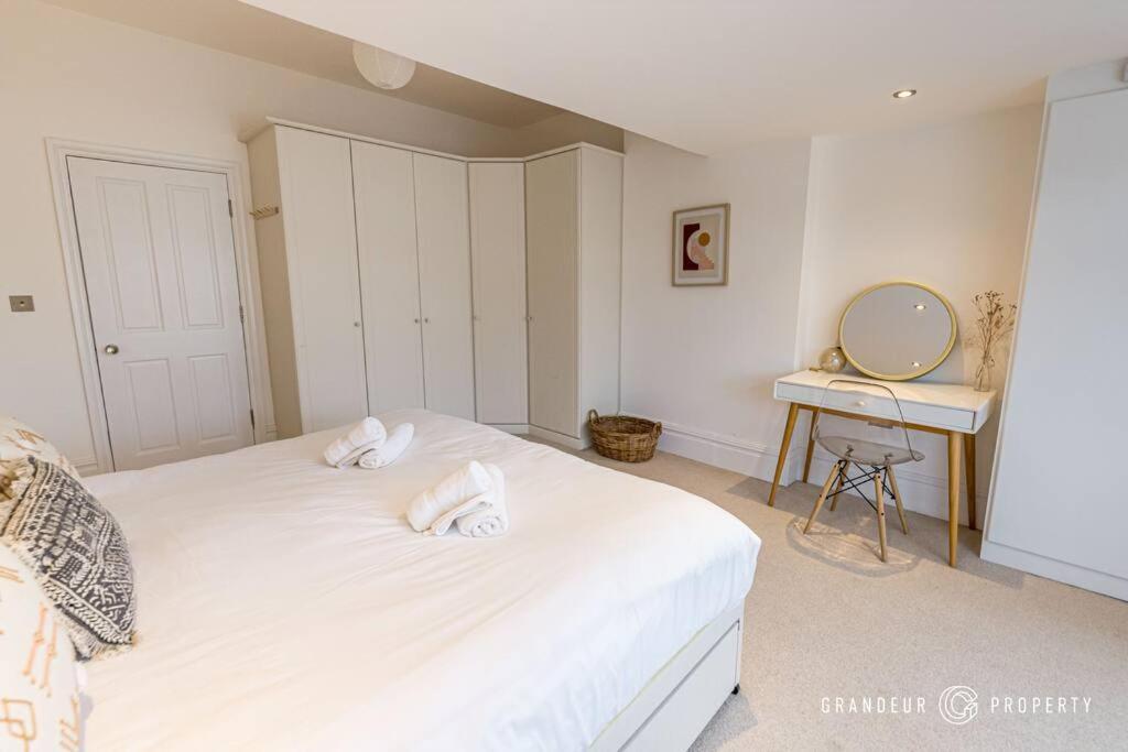 Azure House By Grandeur Bournemouth
