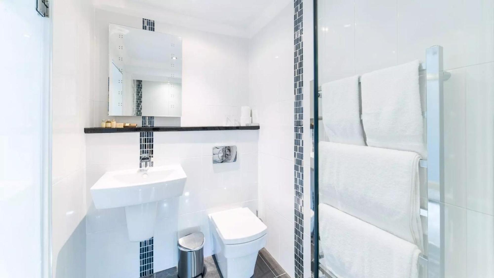 Bed & Breakfast Derby Manor 4*