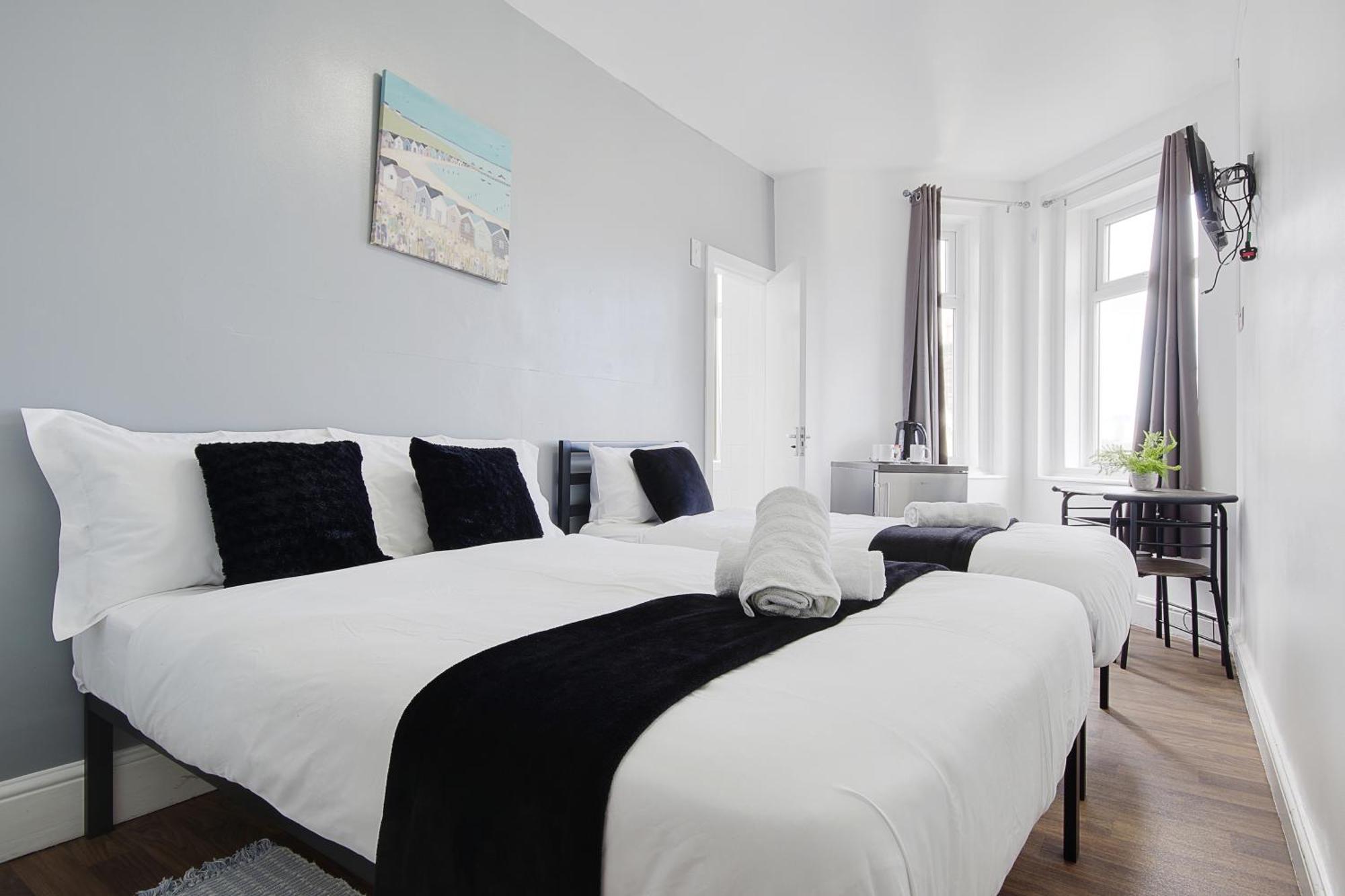 Hotel Azure Beach 3*
