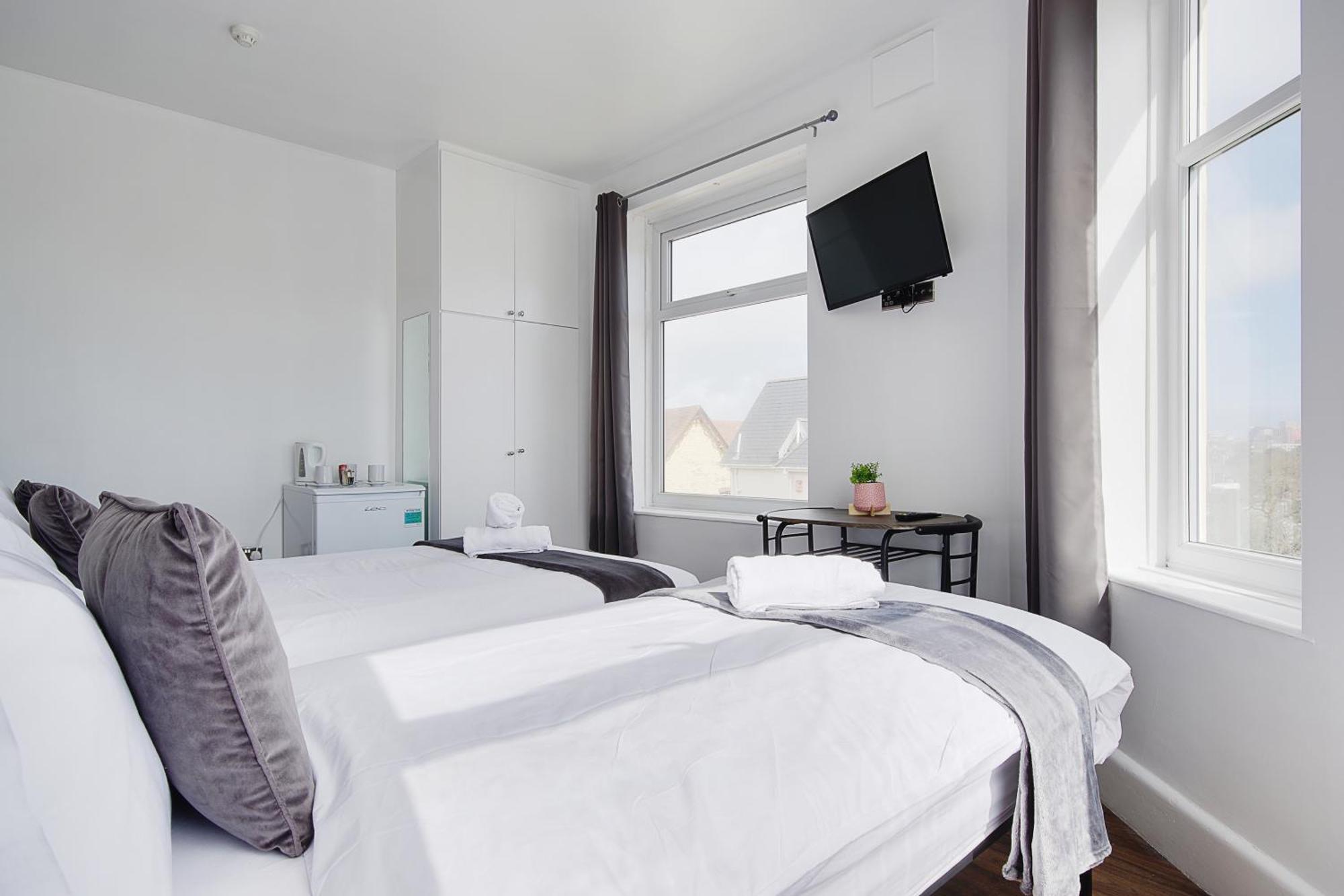 Azure Beach Hotel 3*