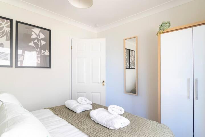 Amazing Sea View 2 Bedroom Sleeps 6 - Free Parking Apartment
