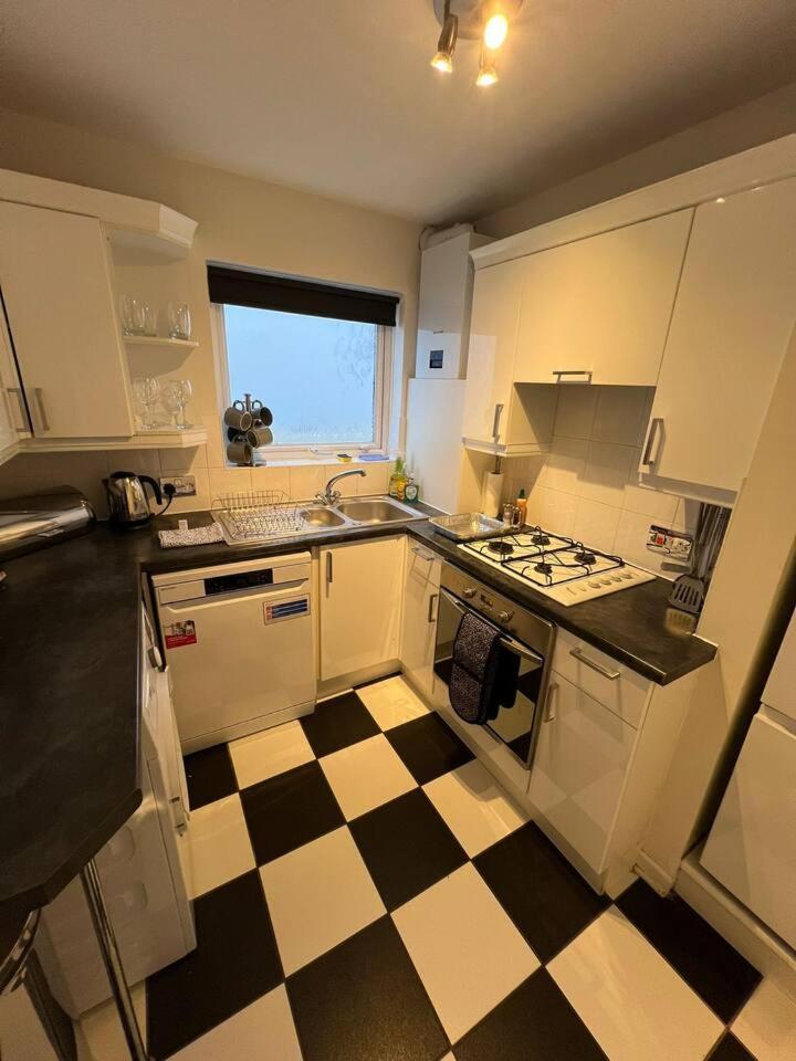 Amazing Sea View 2 Bedroom Sleeps 6 - Free Parking Apartment Bournemouth