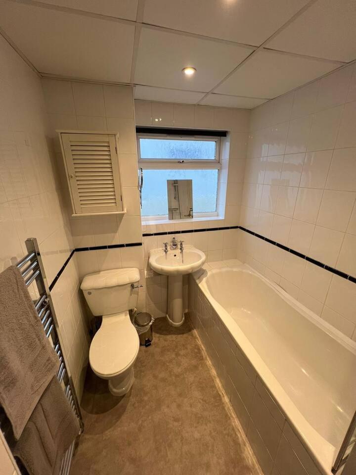 Amazing Sea View 2 Bedroom Sleeps 6 - Free Parking *