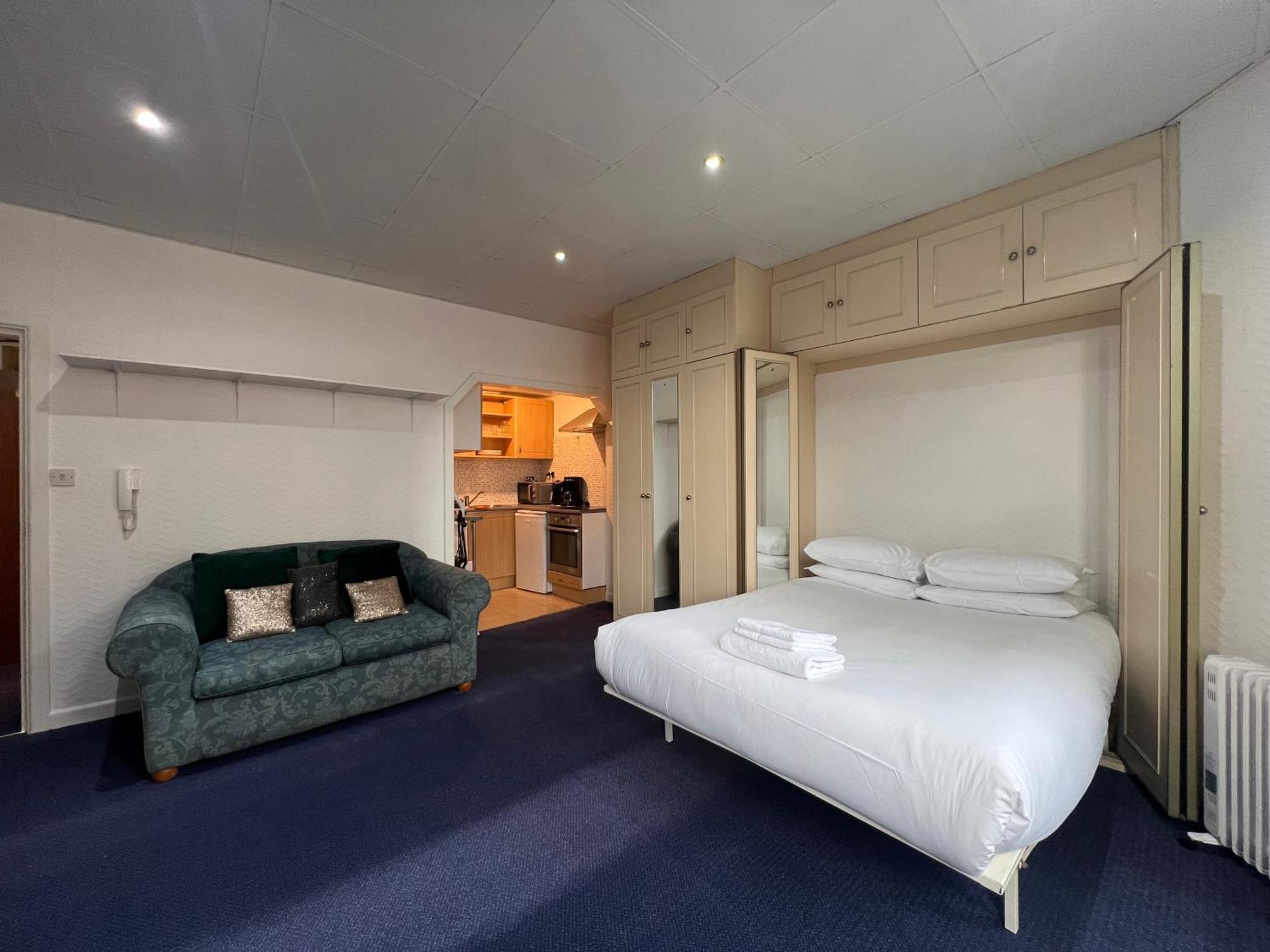 Flat, Westbourne,