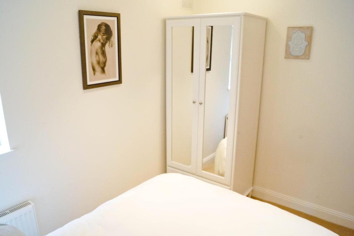 Apartment Modern 2 Bedroom With Private Parking