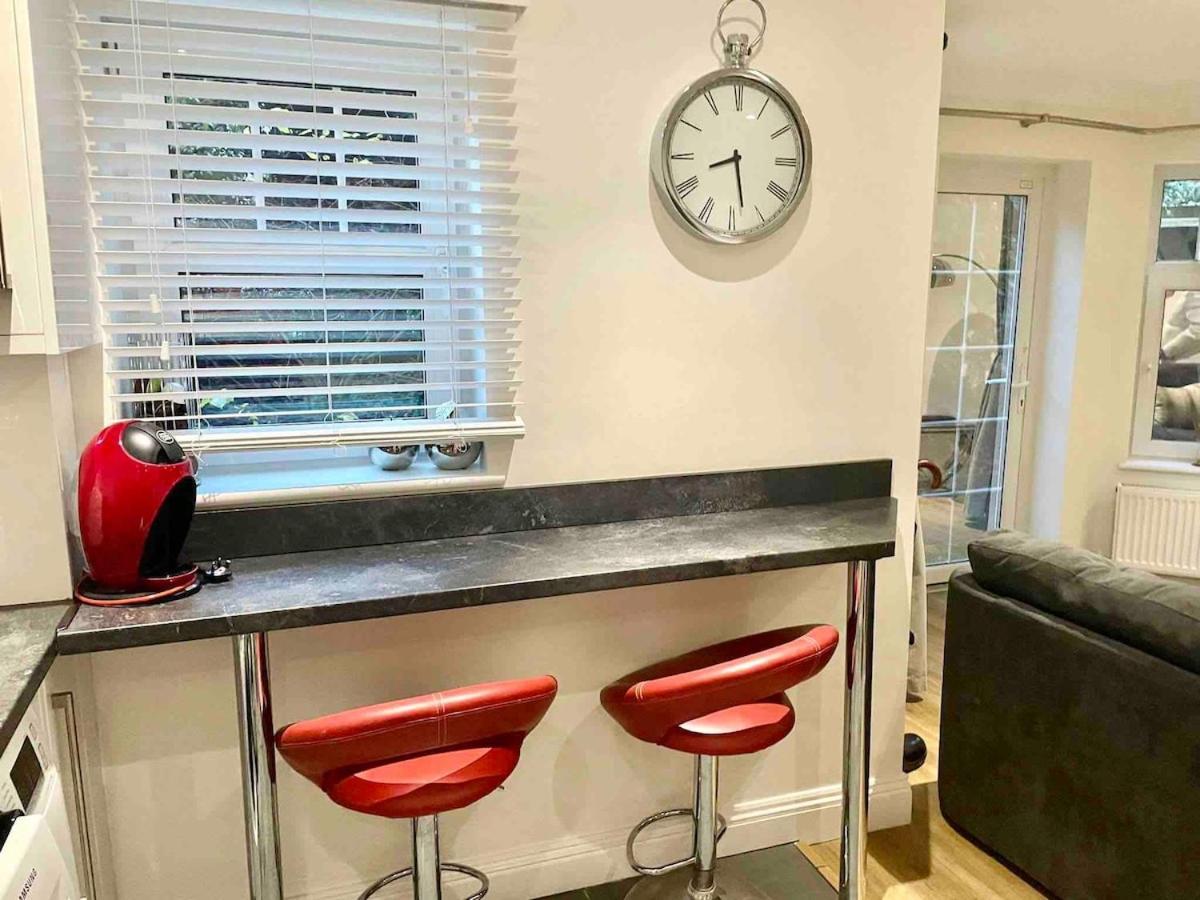 Apartment Modern 2 Bedroom With Private Parking Bournemouth