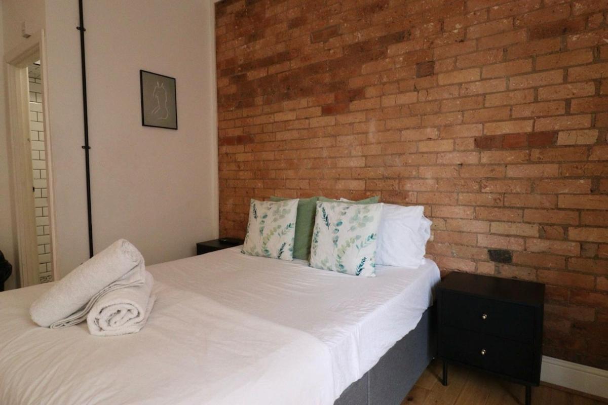 Flat 11, 10 St John's Road *