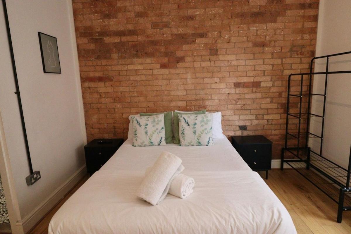Flat 11, 10 St John's Road Apartment *