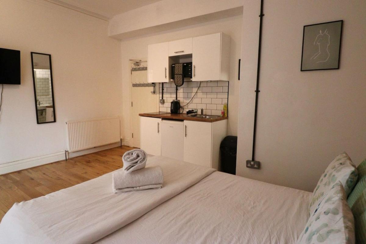 Flat 11, 10 St John's Road * Bournemouth