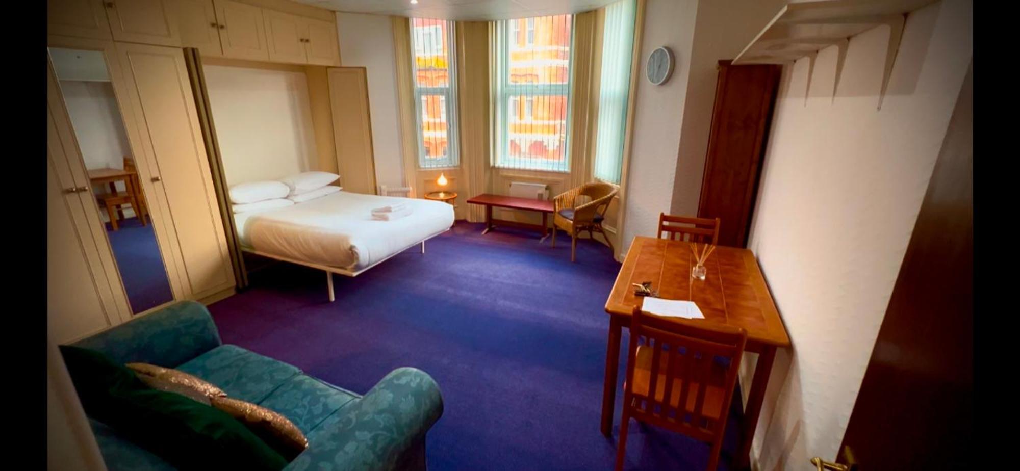 Flat, Westbourne, *