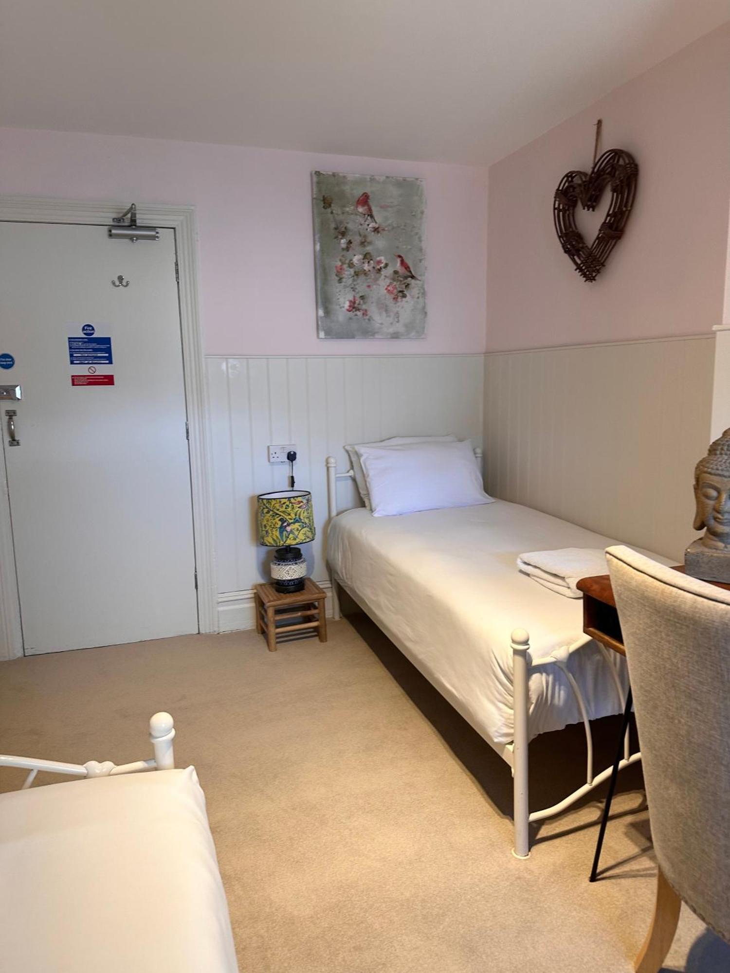 The Boho - 4 Min Walk To & Town Hotel 3*