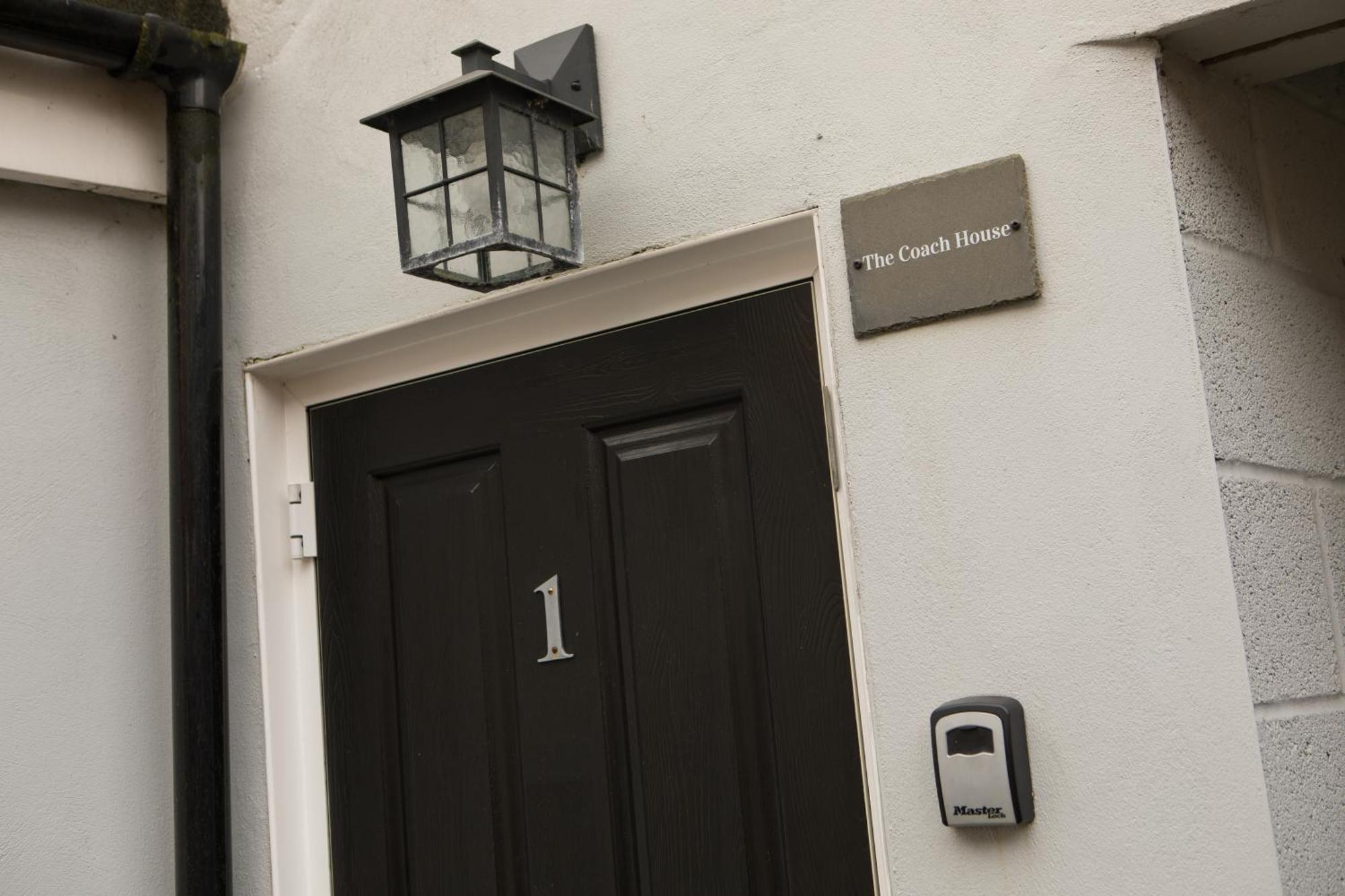 Holiday home 2 Bed House Free Parking 1km From The