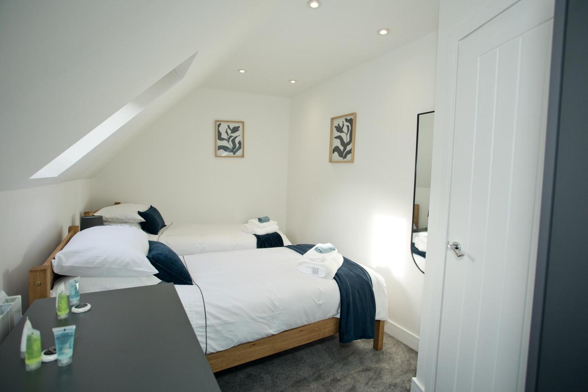 2 Bed House Free Parking 1km From The Holiday home *