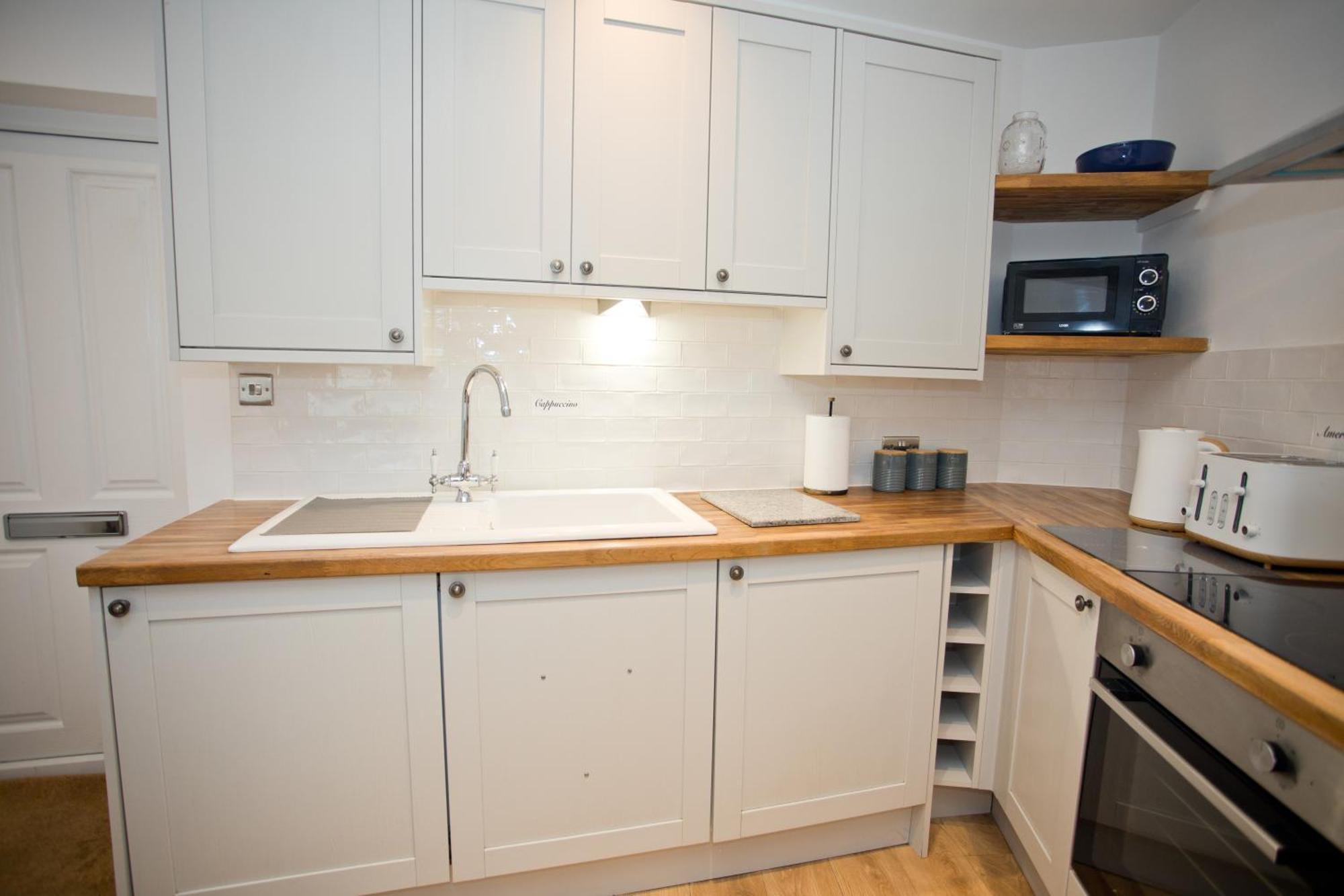 Holiday home 2 Bed House Free Parking 1km From The