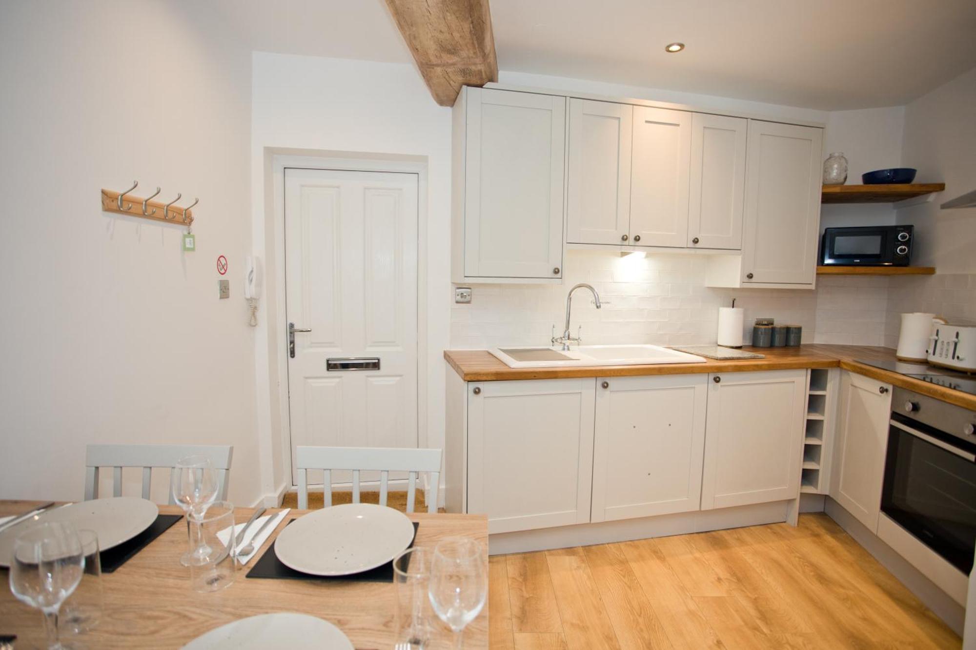 2 Bed House Free Parking 1km From The Bournemouth