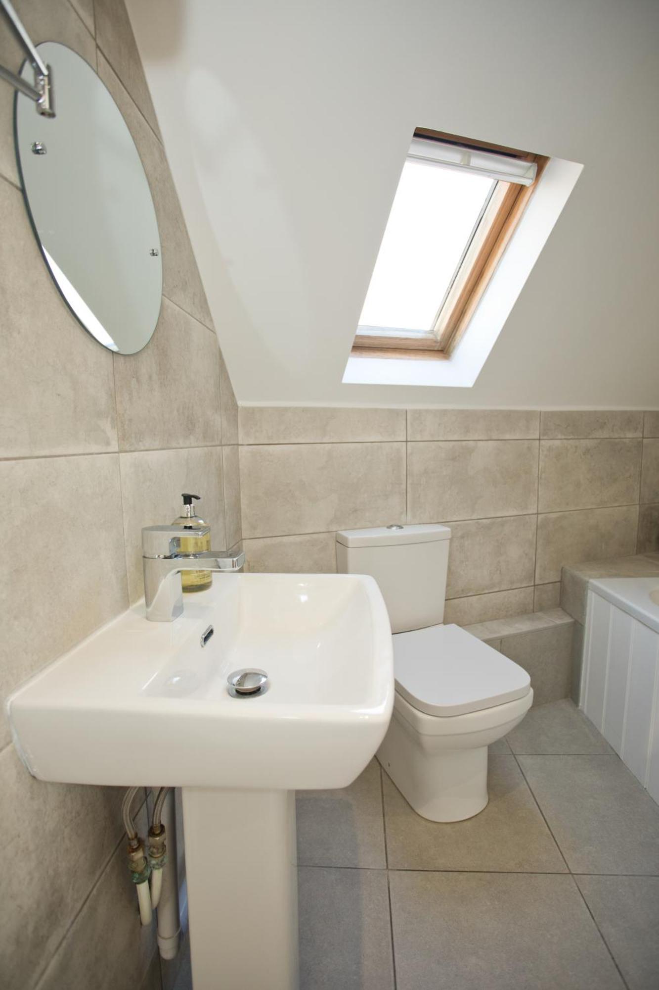 2 Bed House Free Parking 1km From The Holiday home Bournemouth