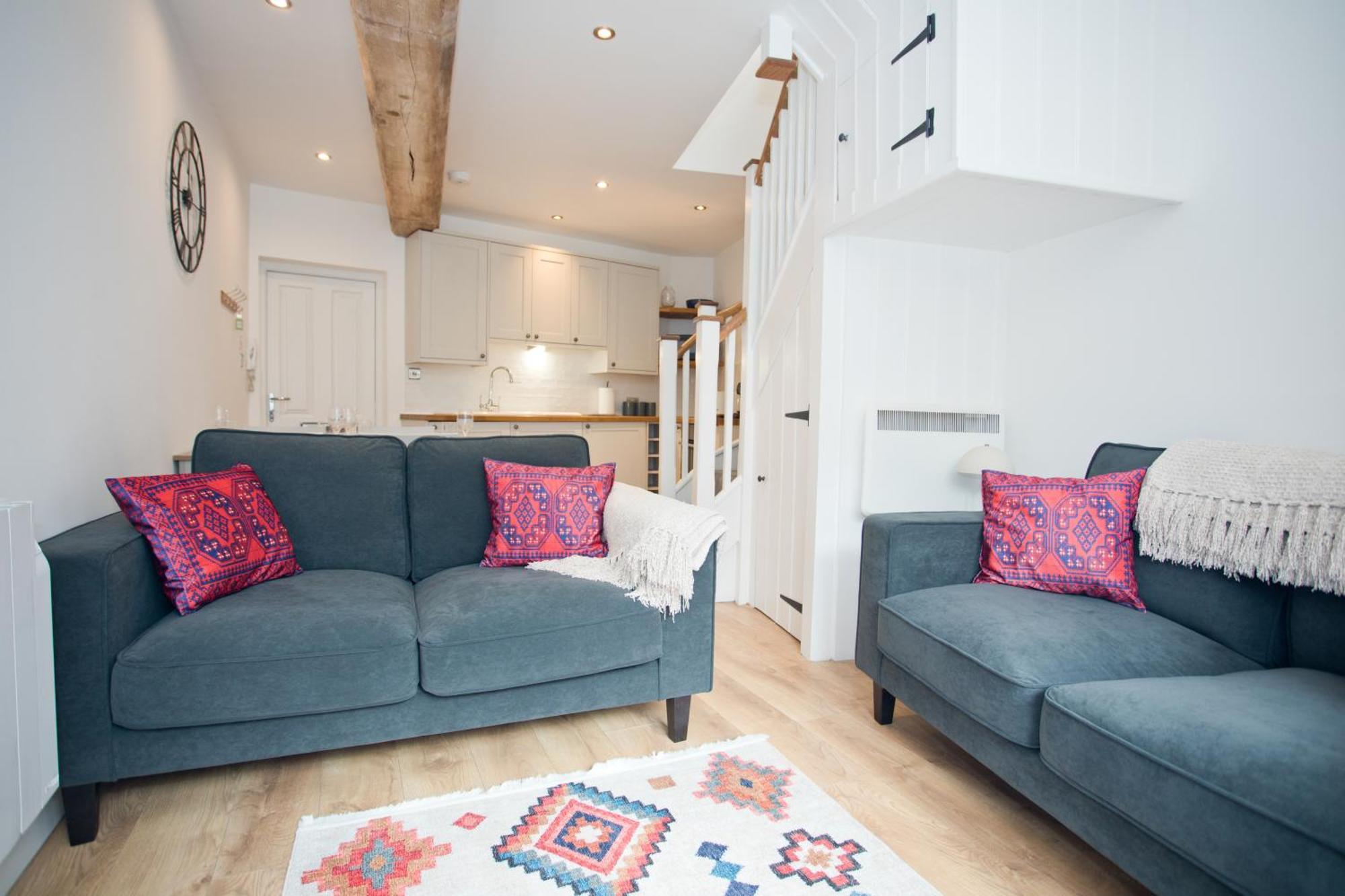 2 Bed House Free Parking 1km From The Holiday home