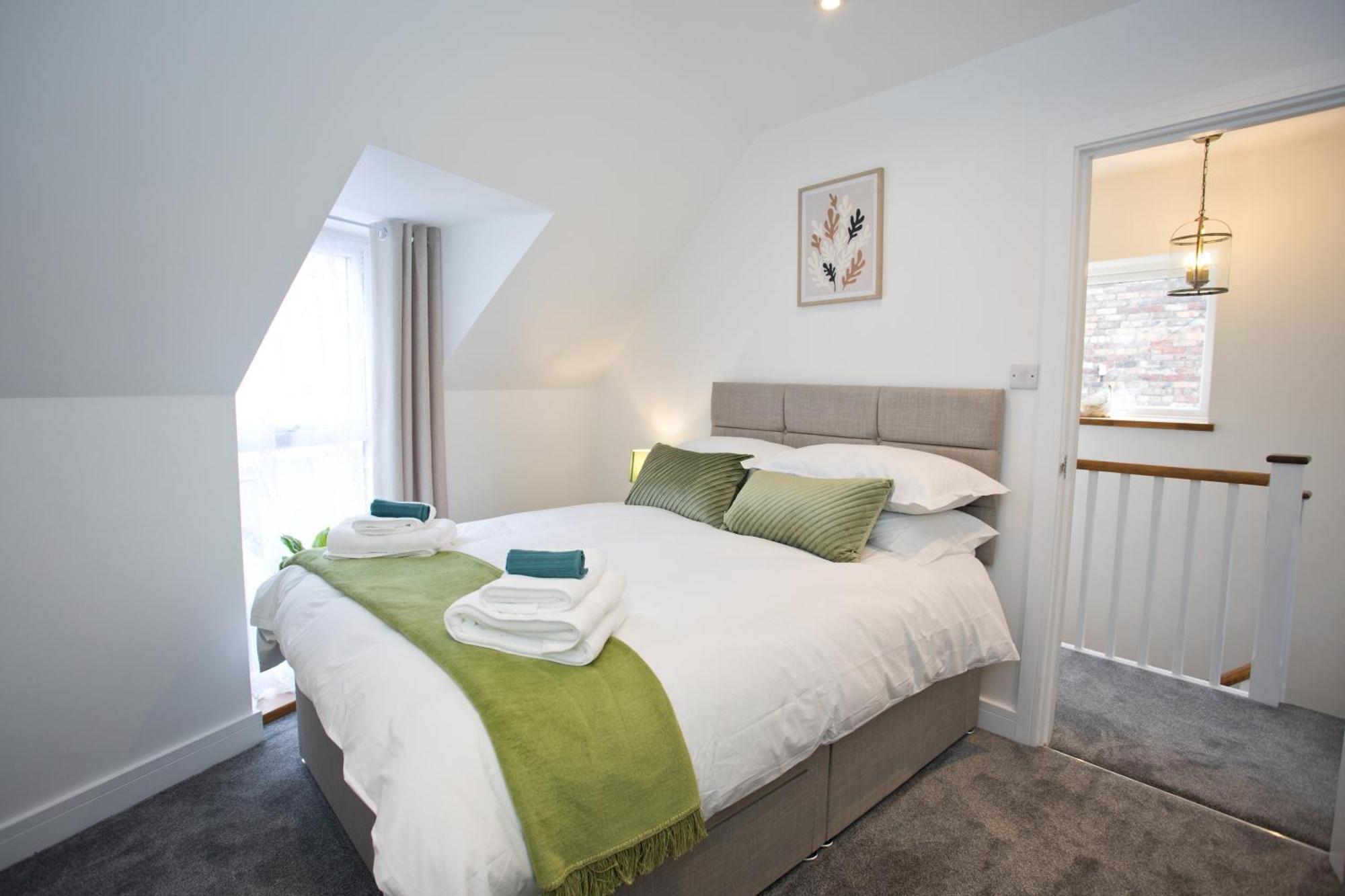 2 Bed House Free Parking 1km From The Holiday home