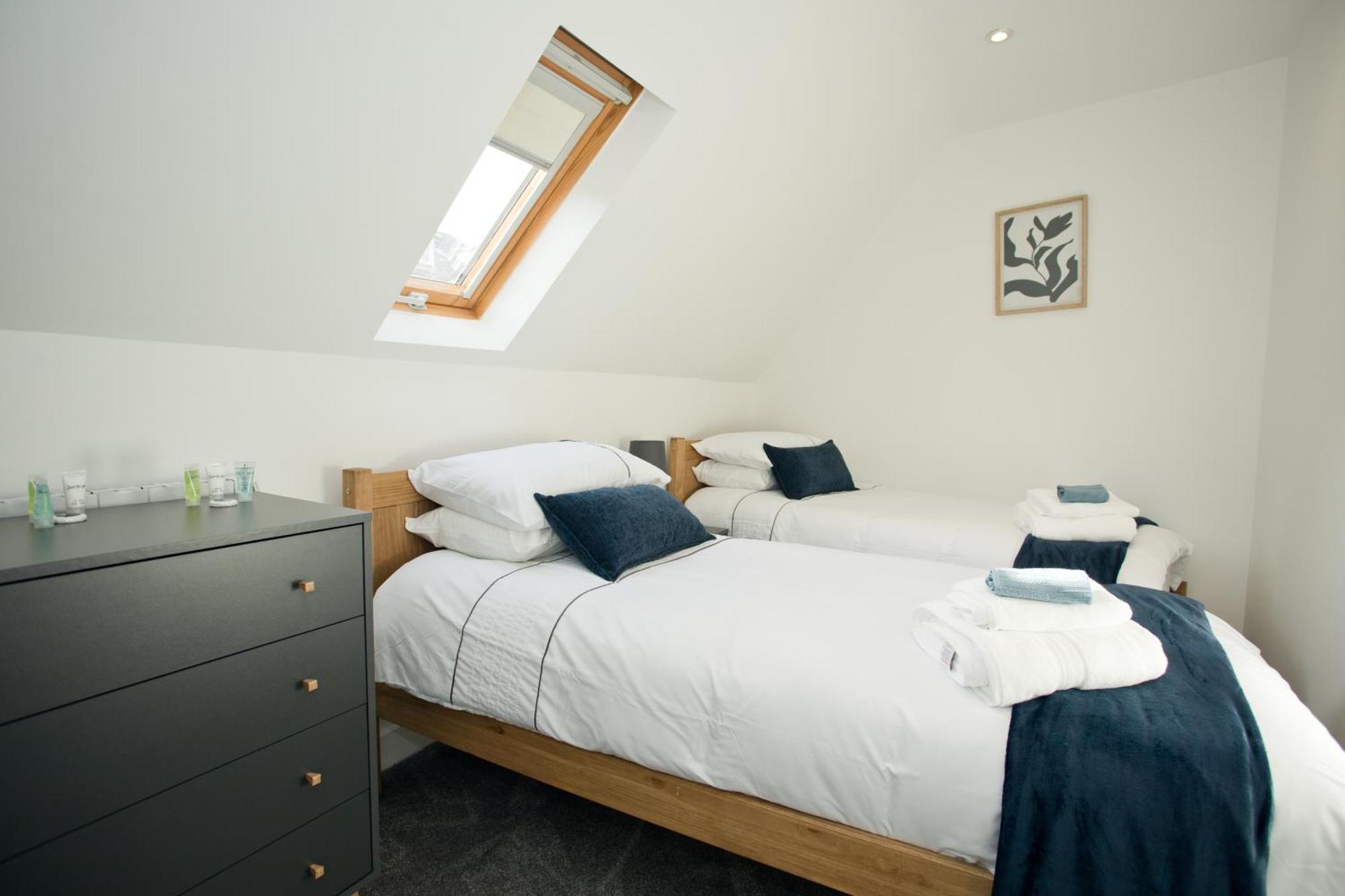 2 Bed House Free Parking 1km From The Holiday home Bournemouth