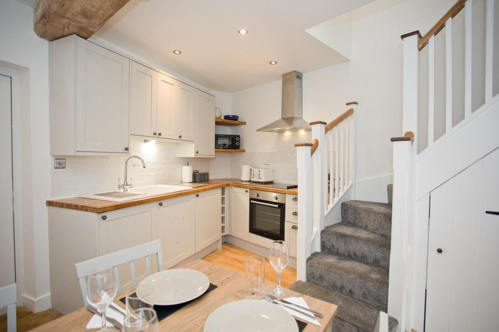 2 Bed House Free Parking 1km From The Holiday home *