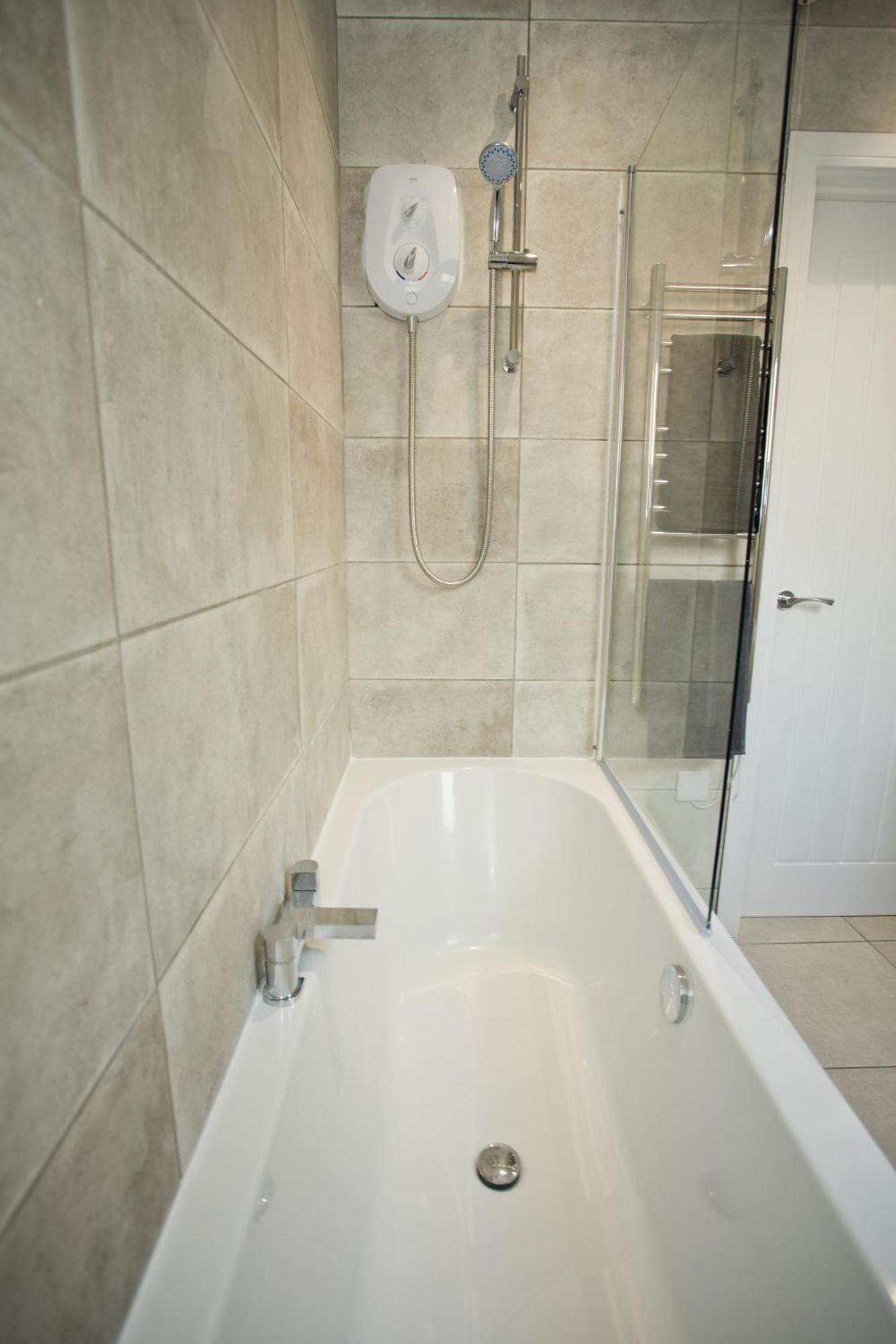 Holiday home 2 Bed House Free Parking 1km From The *