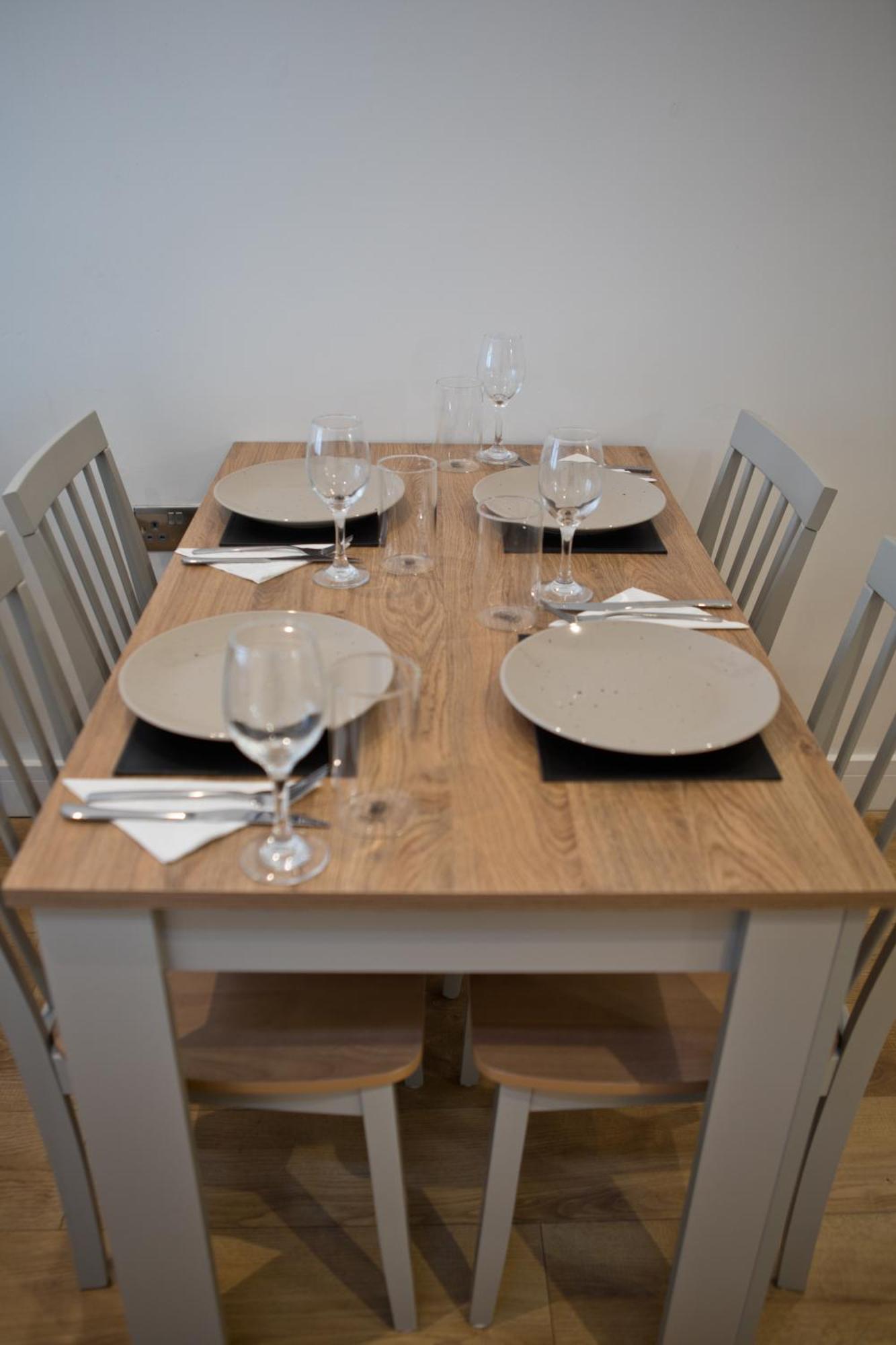 2 Bed House Free Parking 1km From The Bournemouth