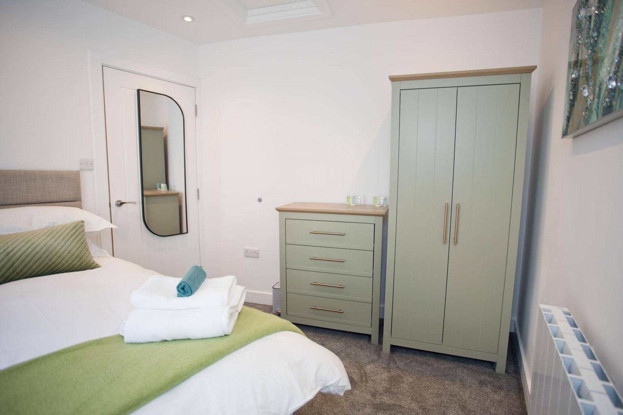 Holiday home 2 Bed House Free Parking 1km From The