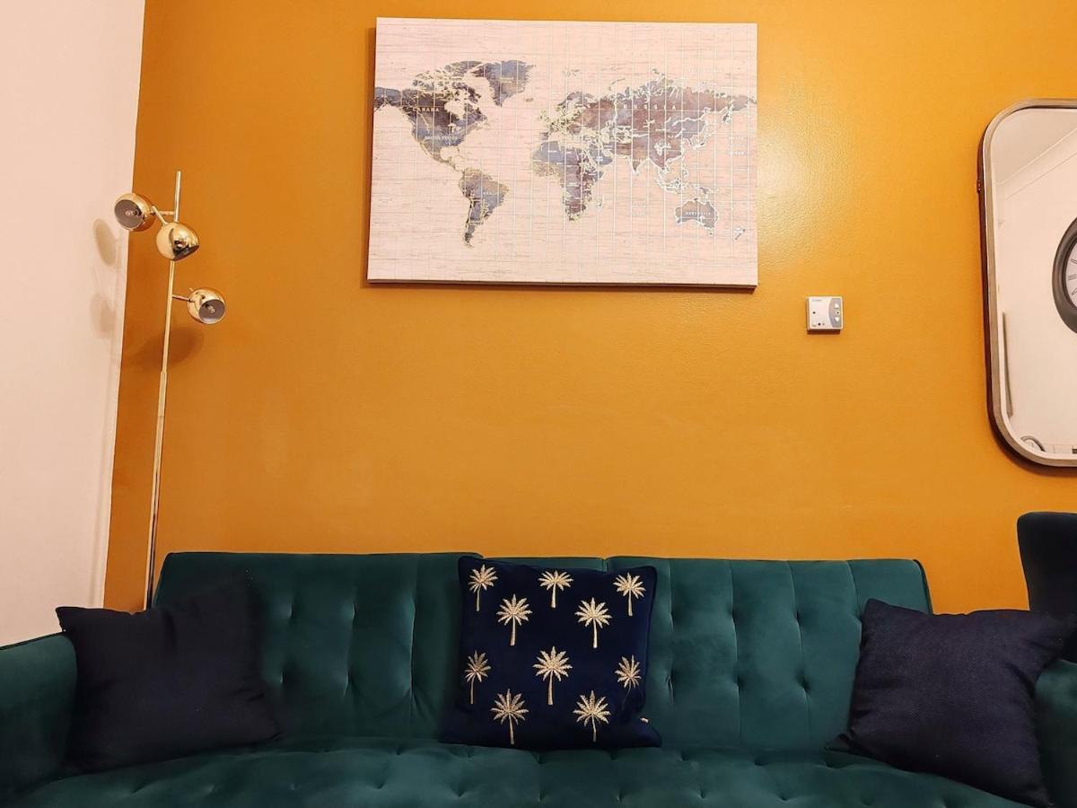 Apartment Bright And Stylish 2 Bedroom Town Centre Sleeps 5 Free Parking *