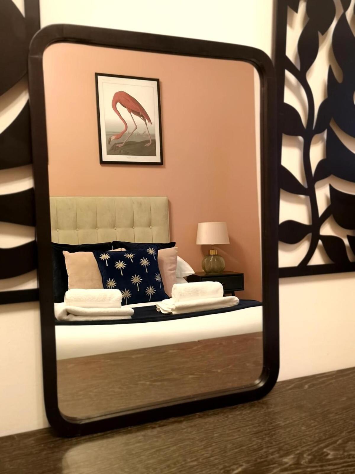 Bright And Stylish 2 Bedroom Town Centre Sleeps 5 Free Parking Apartment Bournemouth