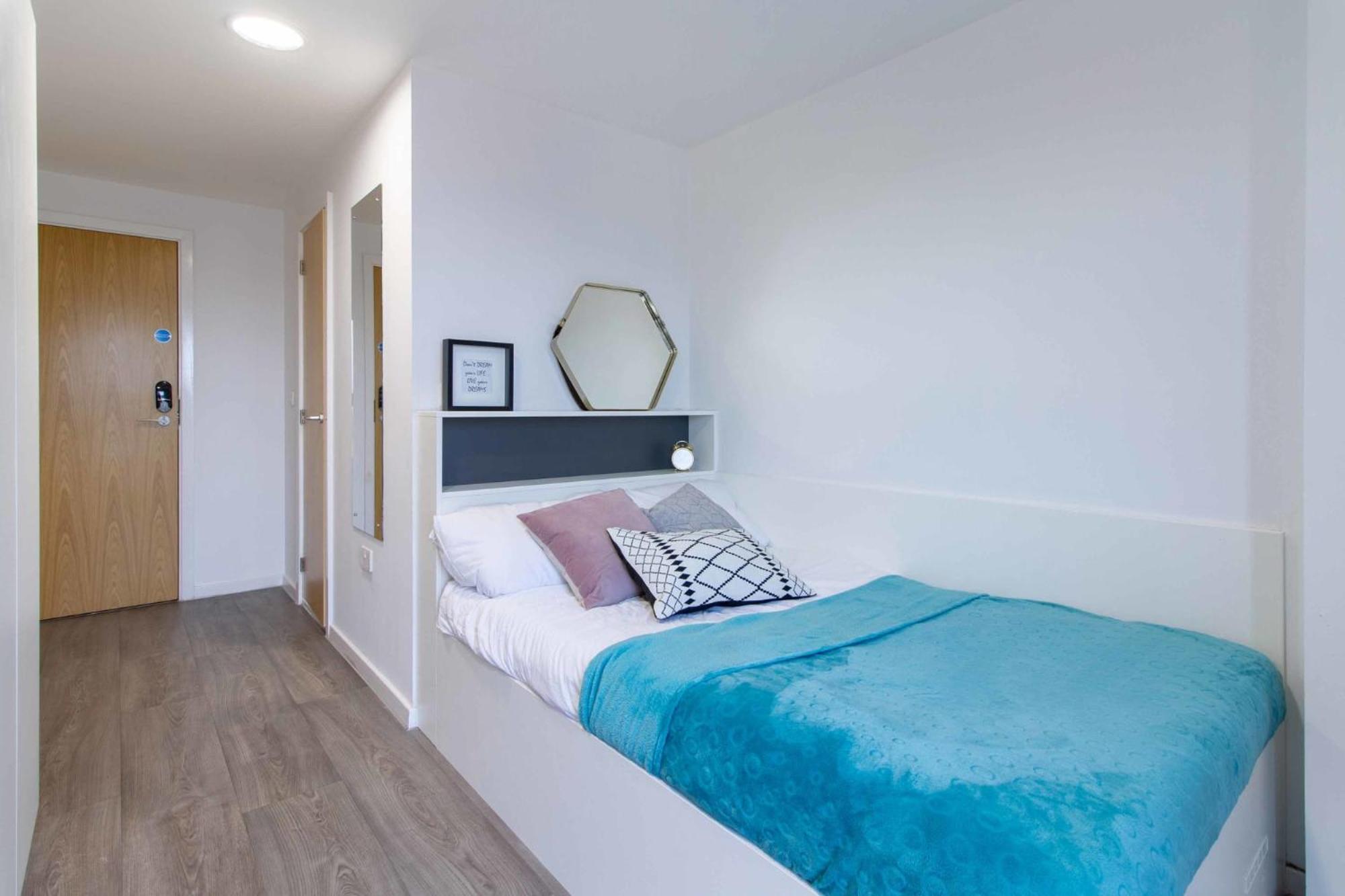 Stunning Private Ensuites At Oxford Point In Close To The * Bournemouth
