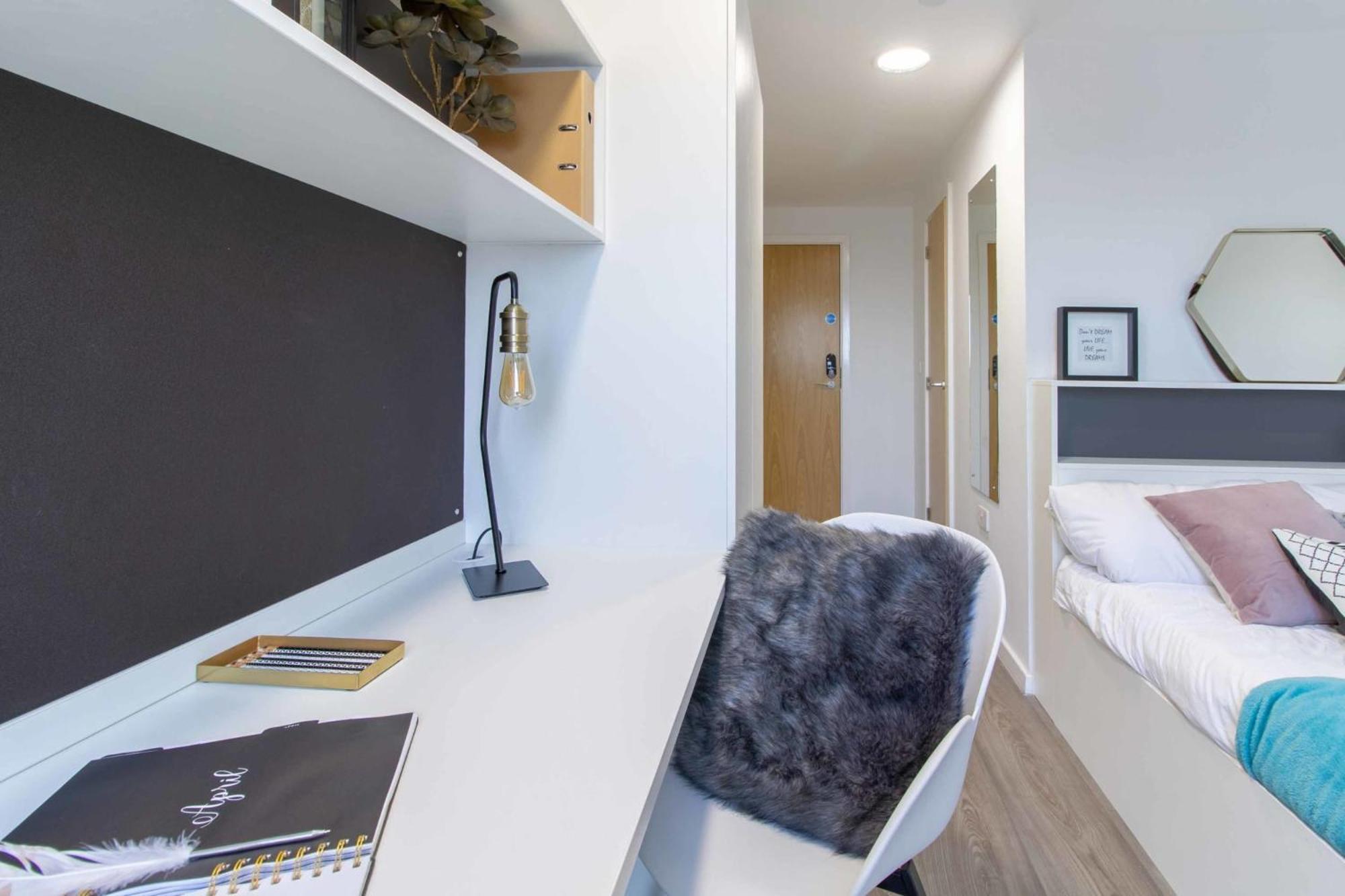 Stunning Private Ensuites At Oxford Point In Close To The