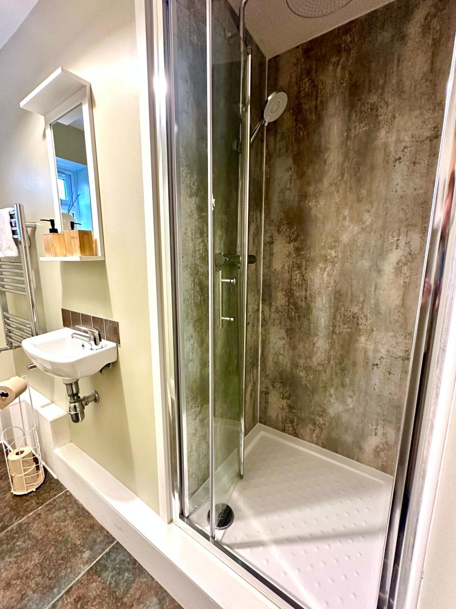 Luxury - Hot Tub - Pool Table - Gym - Sauna - Cinema - Free Parking - Close To Holiday home Bournemouth