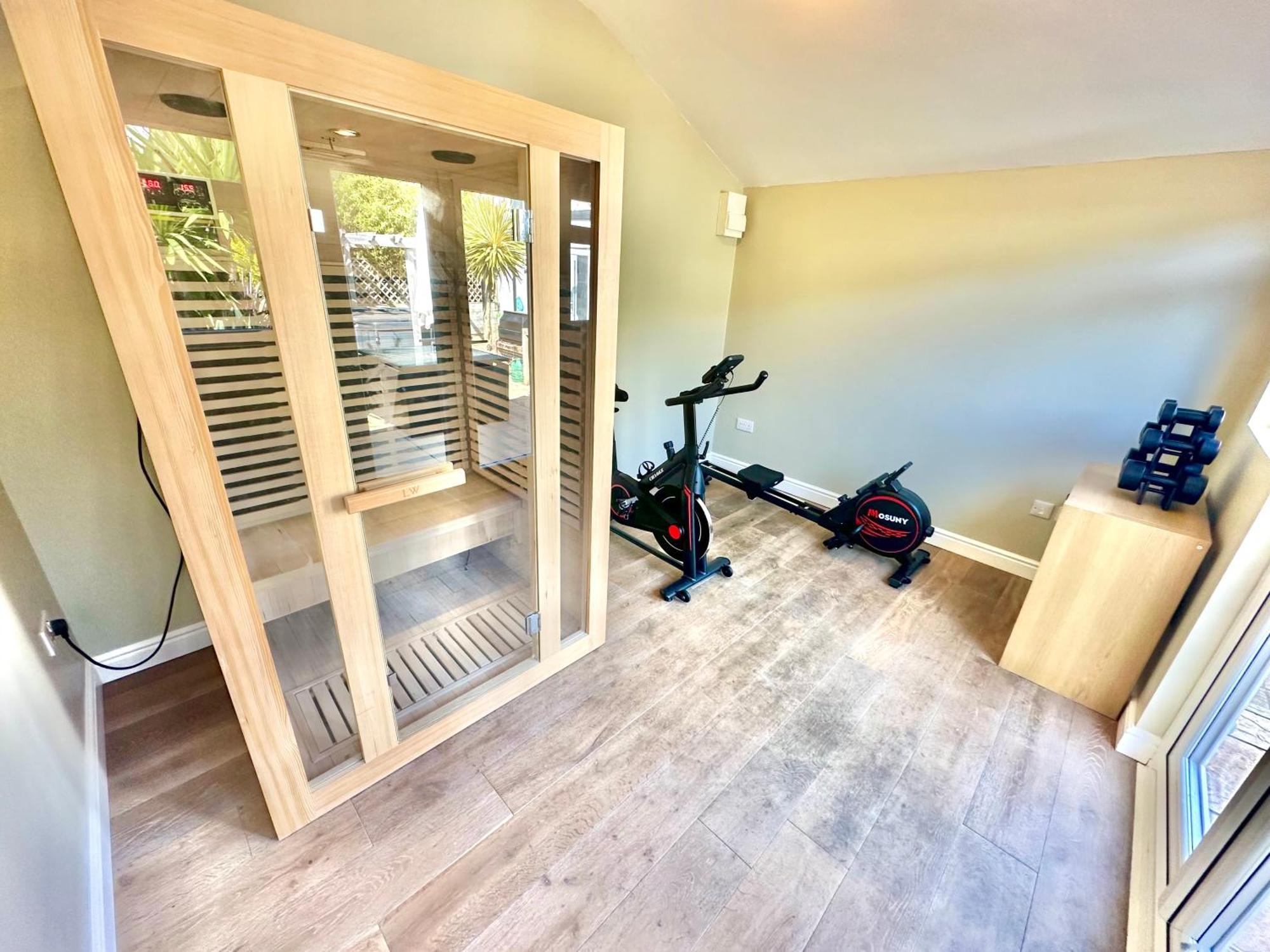 Luxury - Hot Tub - Pool Table - Gym - Sauna - Cinema - Free Parking - Close To