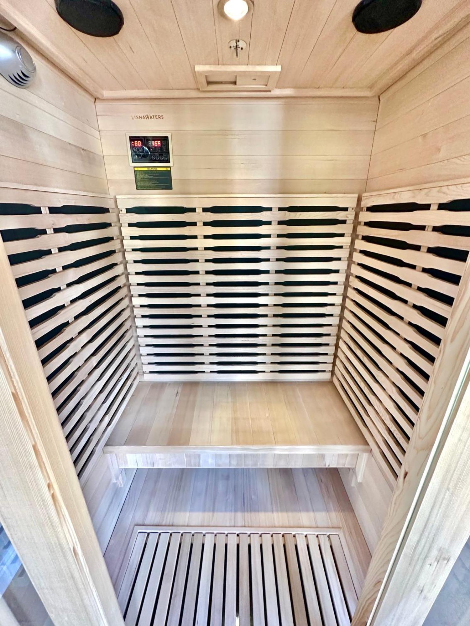 Luxury - Hot Tub - Pool Table - Gym - Sauna - Cinema - Free Parking - Close To Holiday home Bournemouth