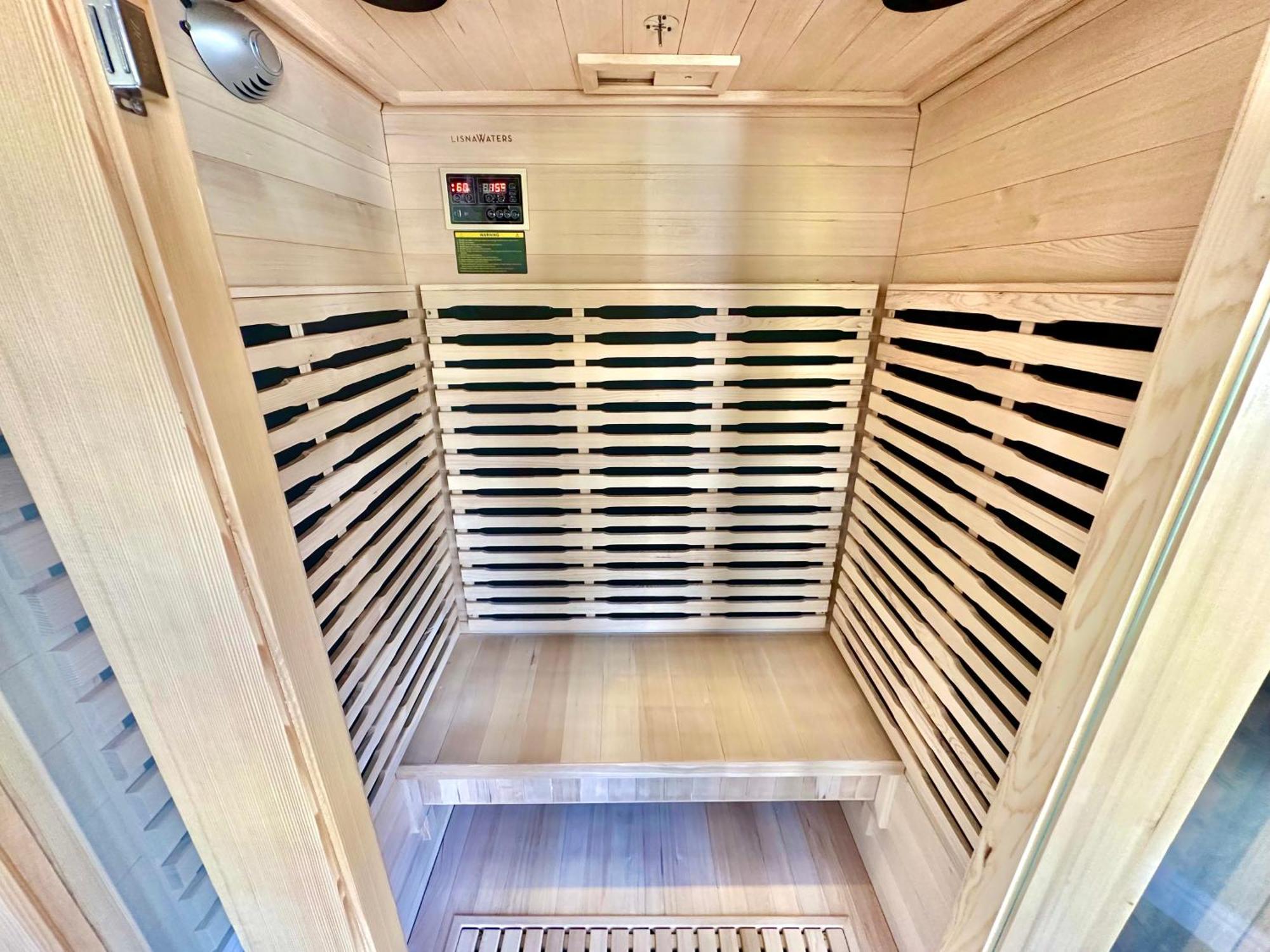 Holiday home Luxury - Hot Tub - Pool Table - Gym - Sauna - Cinema - Free Parking - Close To Bournemouth