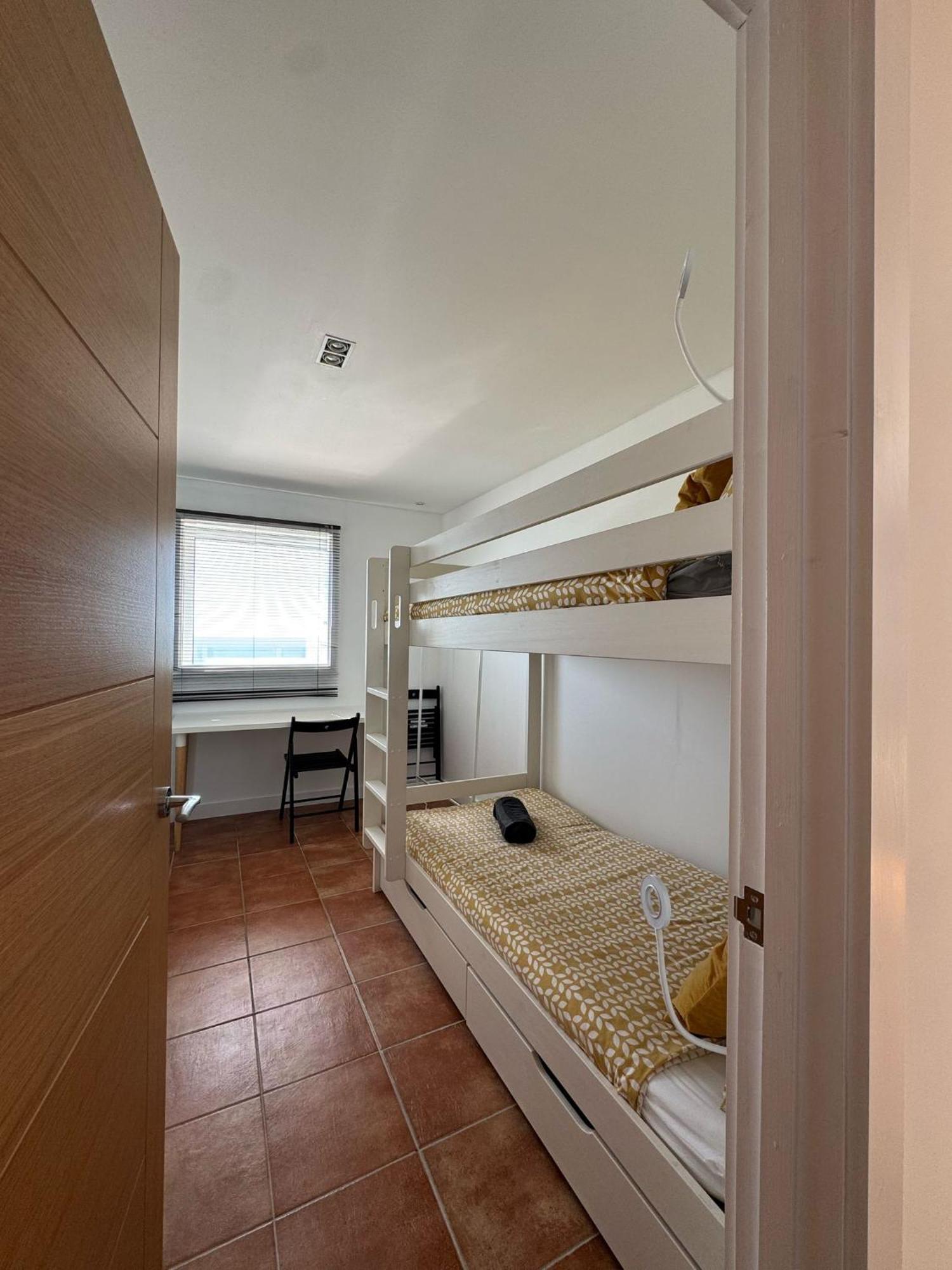 Panoramic Sea View Studio: Beachside Comfort For Three *