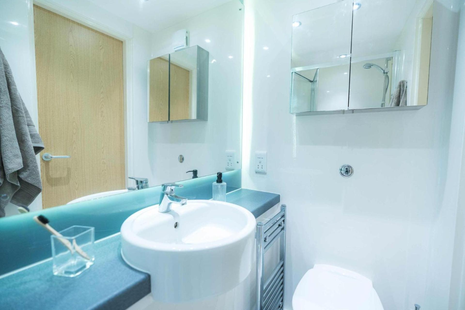 Apartment Stunning Private Ensuites At Oxford Point In Close To The