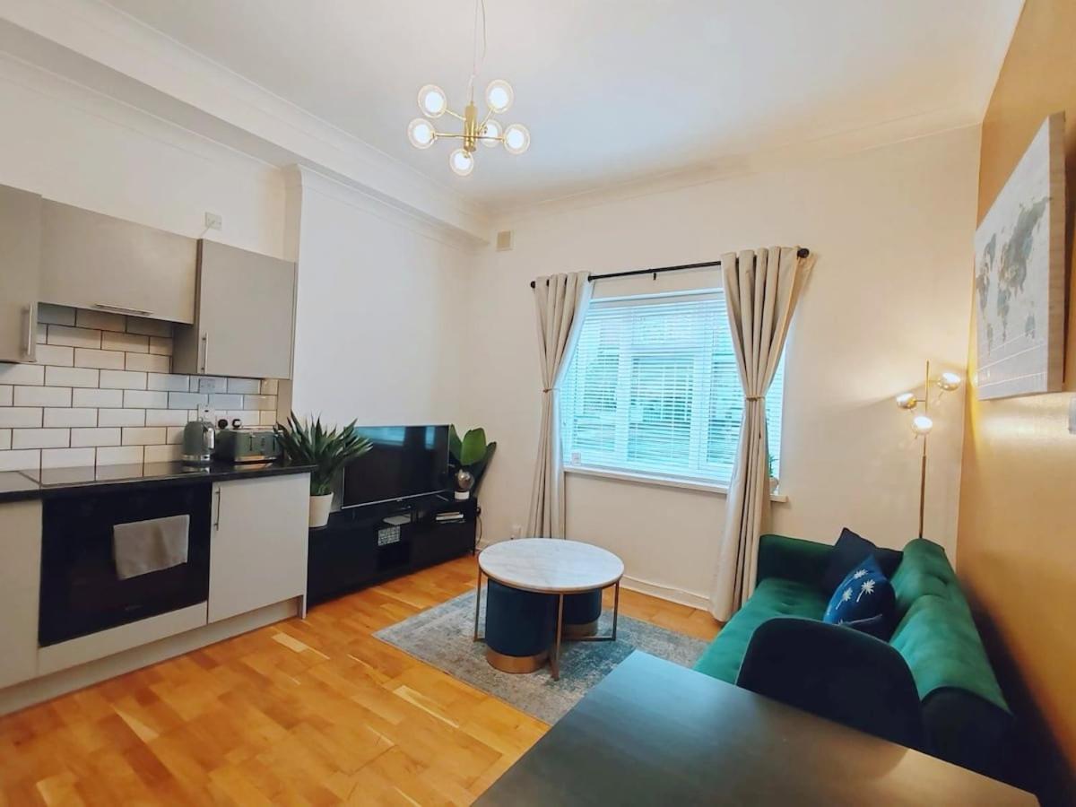 Apartment Bright And Stylish 2 Bedroom Town Centre Sleeps 5 Free Parking