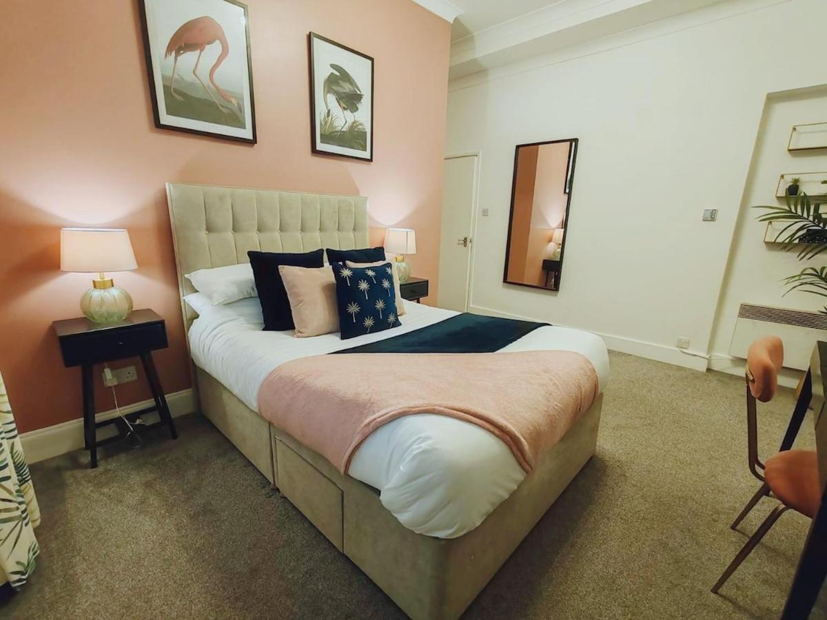 Bright And Stylish 2 Bedroom Town Centre Sleeps 5 Free Parking Apartment Bournemouth
