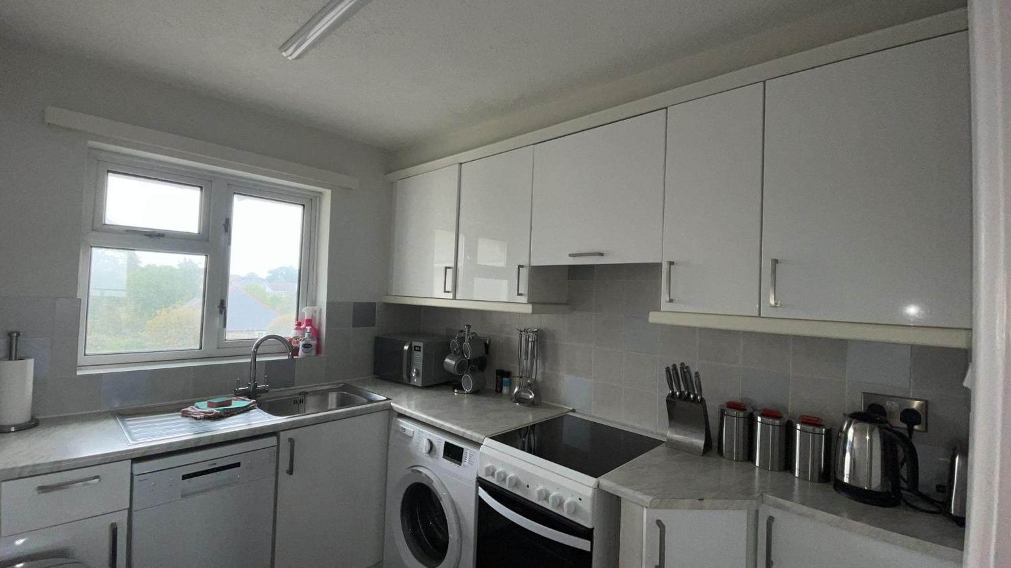 Stunner Sea View 2 Bedroom Sleeps 6-free Parking Bournemouth