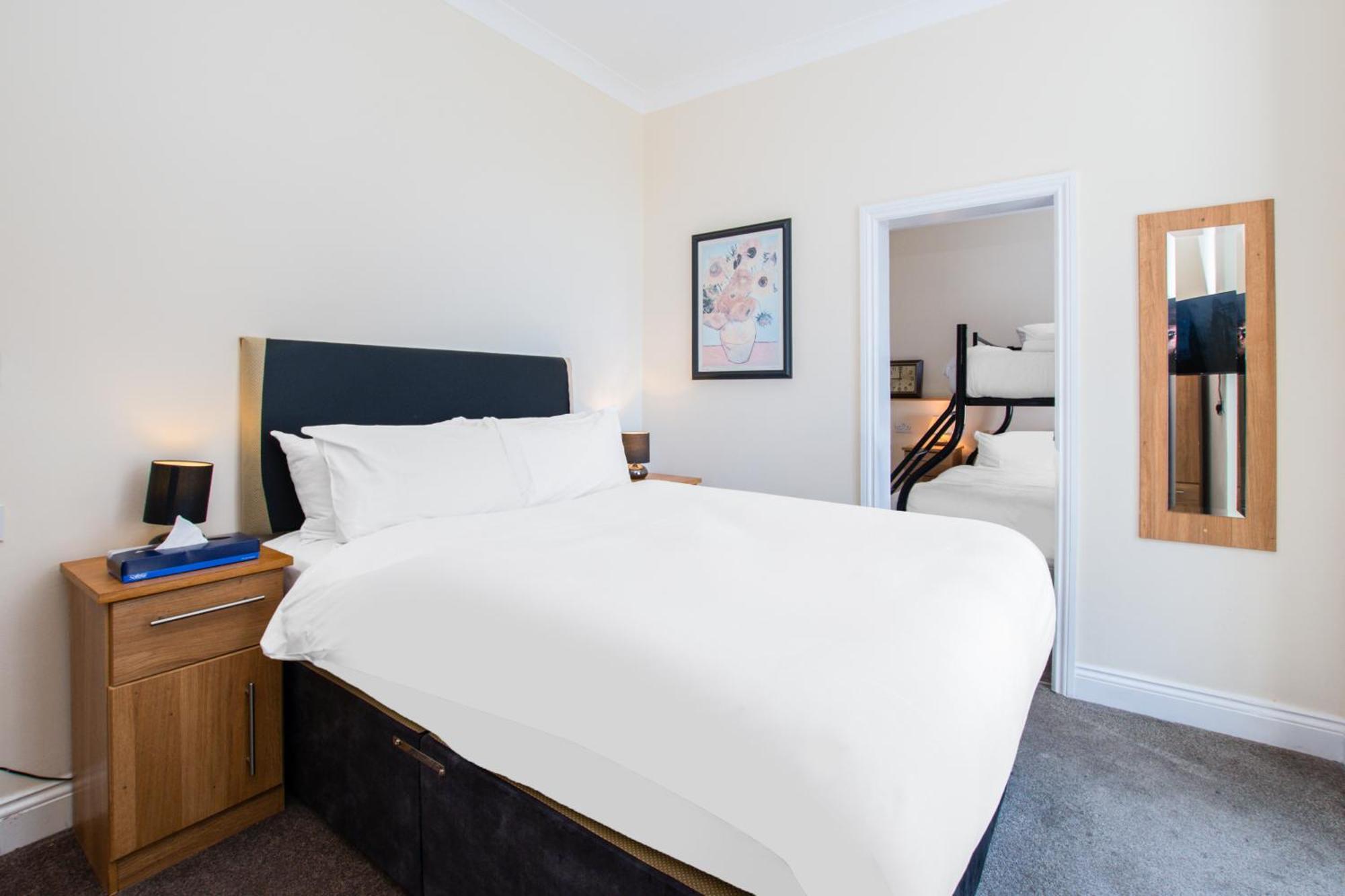 Hotel Belvilla Russel Court 4*