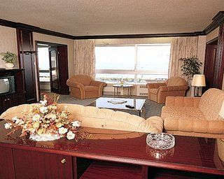 Carlton Club Hotel