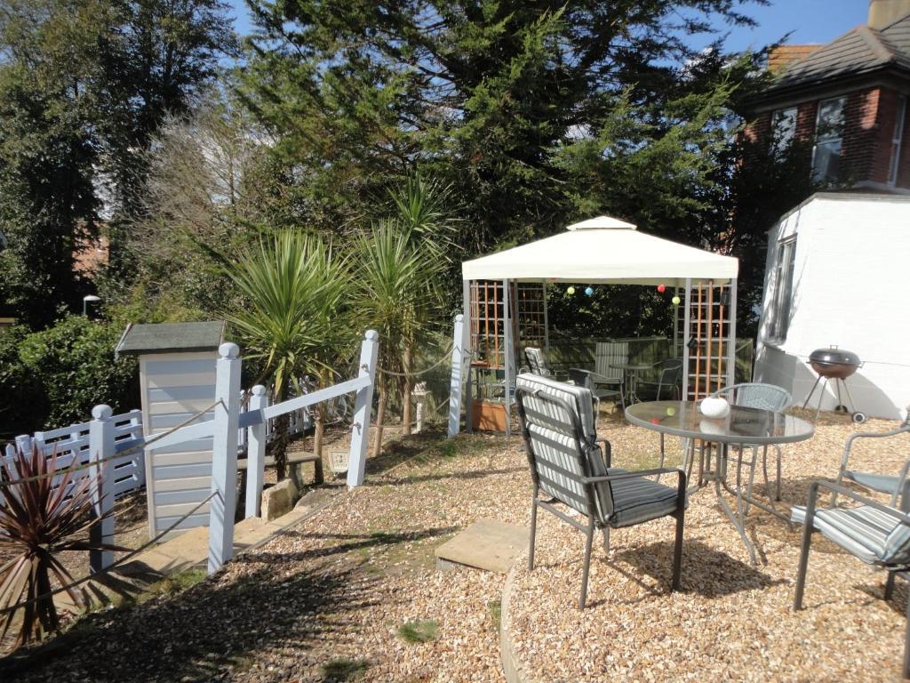 Bed & Breakfast Waves In 3*