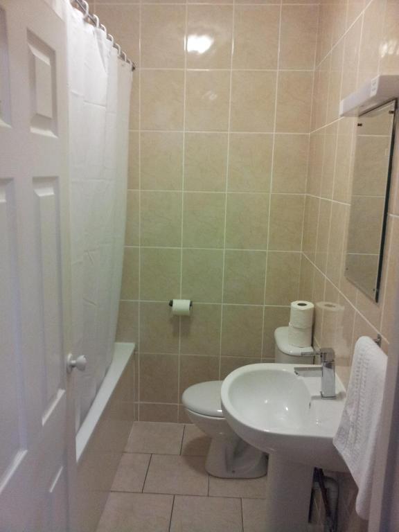 Lynden Court Hostel *