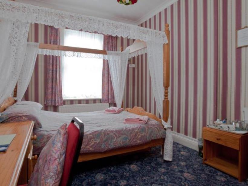 Guest house Mayfield