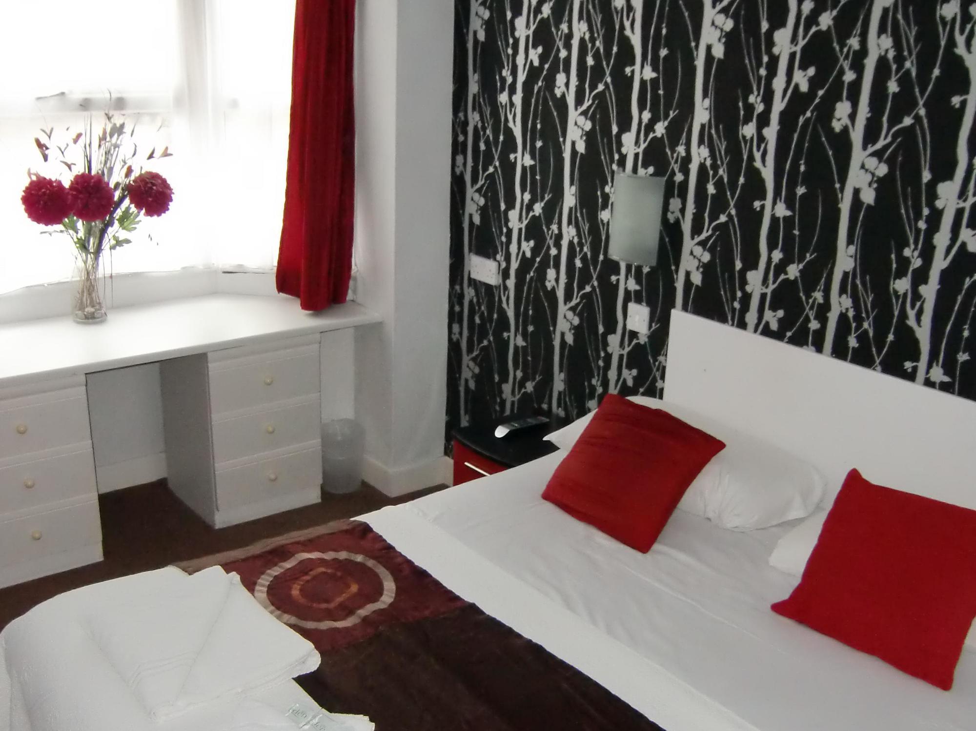Brooklands Hotel 3*