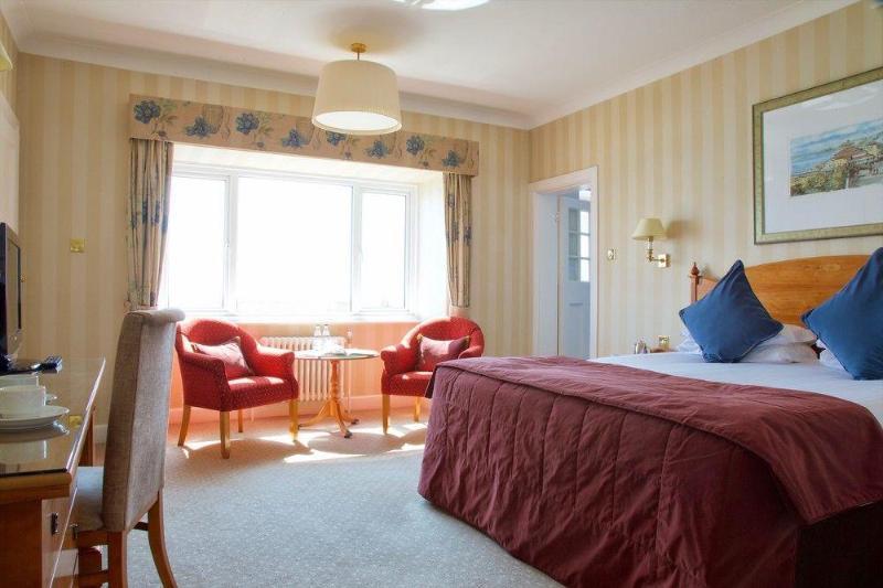 Carlton Club Hotel 4*