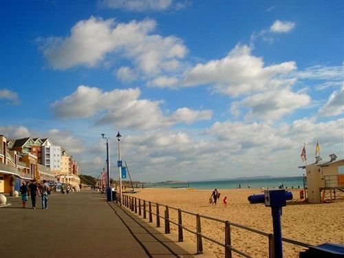 Bed & Breakfast Waves In 3*